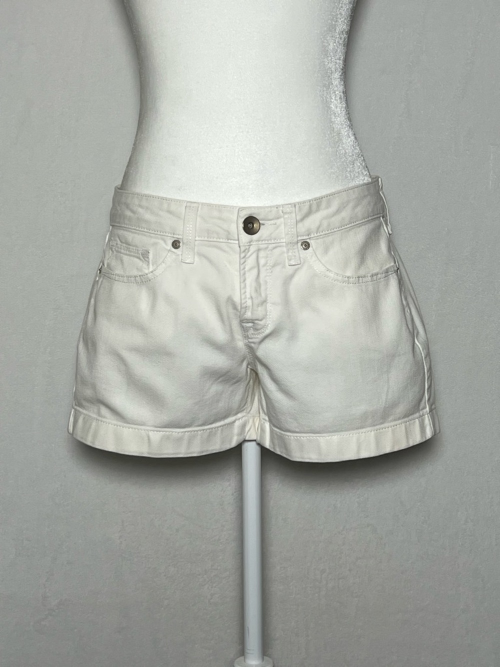 jcp White Cotton Blend Low Rise Shorts - size 4